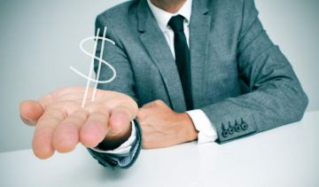 What are some typical online casino bonus requirements?